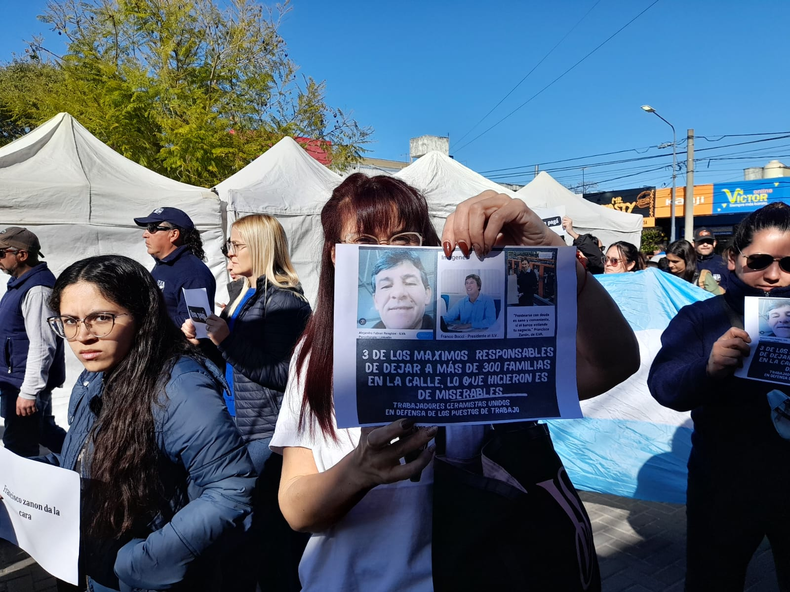 Trabajadores reclaman que los due&ntilde;os de ILVA se presenten a las audiencias.