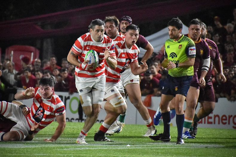 Alumni jugó un gran primer tiempo. Pero cometió errores en el segundo y Newman los aprovechó para llevarse la semifinal.&nbsp;