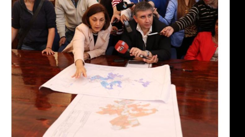 MAPAS. Técnicos de AySA mostraron el alcance de las obras..