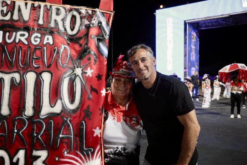 Federico Ach&aacute;val acompa&ntilde;&oacute; a los vecinos en el Carnaval de Pilar 2026.