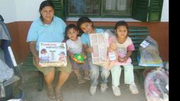 Cada Navidad, los chicos reciben alimentos y juguetes..