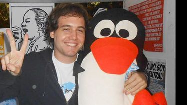 Joven K con el pingüino que ahora está con Cristina..