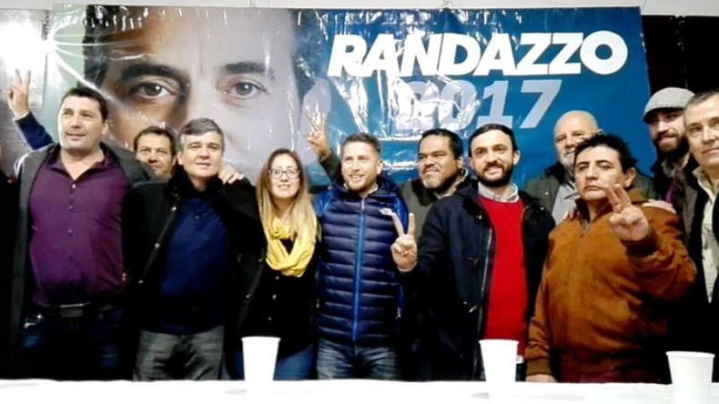 TODOS UNIDOS… Los randazzistas, ayer en el lanzamientode la mesa..