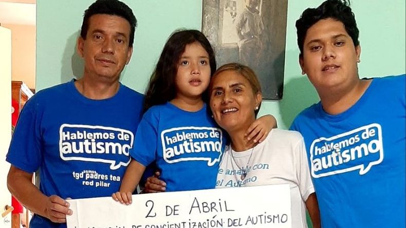 Familias pilarenses, con el azul como símbolo..
