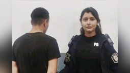 El violento sujeto también intentó agredir a la policía al momento de ser detenido. El violento sujeto también intentó agredir a la policía al momento de ser detenido.