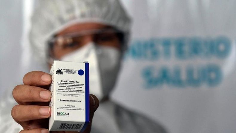 MÁS VACUNAS. Las dosis se repartirán la semana que viene para seguir aplicando refuerzos..