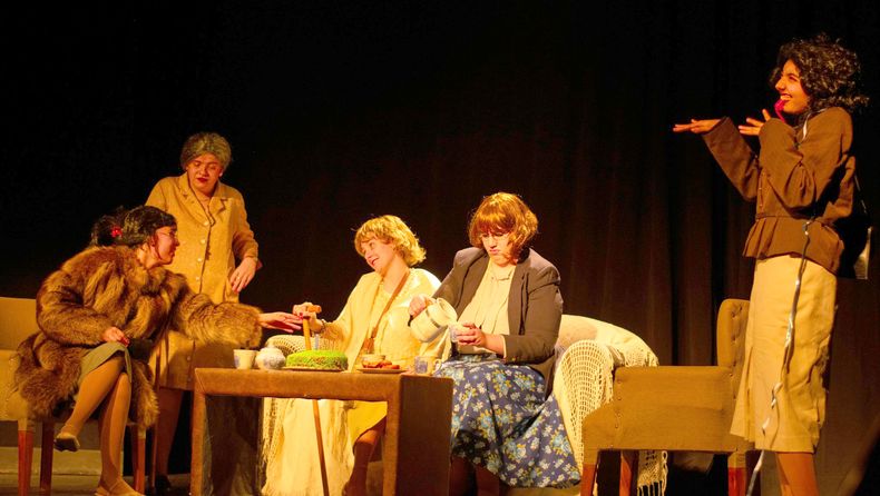 ¡Doble chance de risas en el Teatro Municipal Ángel Alonso! Compartimos la función de Aquí y Ahora Teatro y su espectáculo “Amenazados”, que ofreció en continuado las obras “Tercero Incluido” y “Mujeres Jubilosas”, siempre con la comedia como denominador común. Nos alegra ver nuestra sala llena, recibiendo a tantos vecinos para disfrutar el talento de nuestros elencos locales. Subsecretaría de Cultura Pilar.