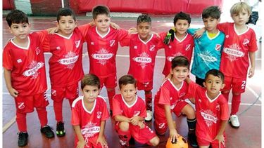 CAMPEONA. La 2014 de Sportivo ganó los 10 partidos de la Zona I..