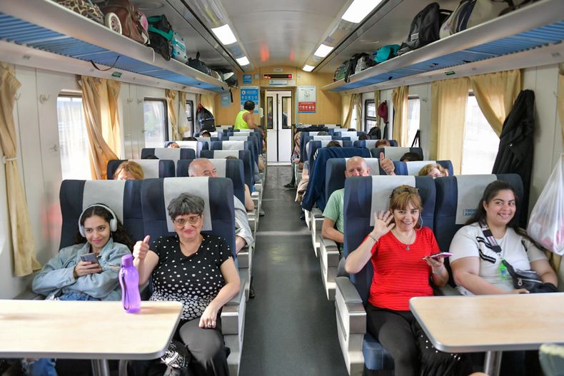 Los pasajes de trenes de larga distancia para el verano salen a la venta.