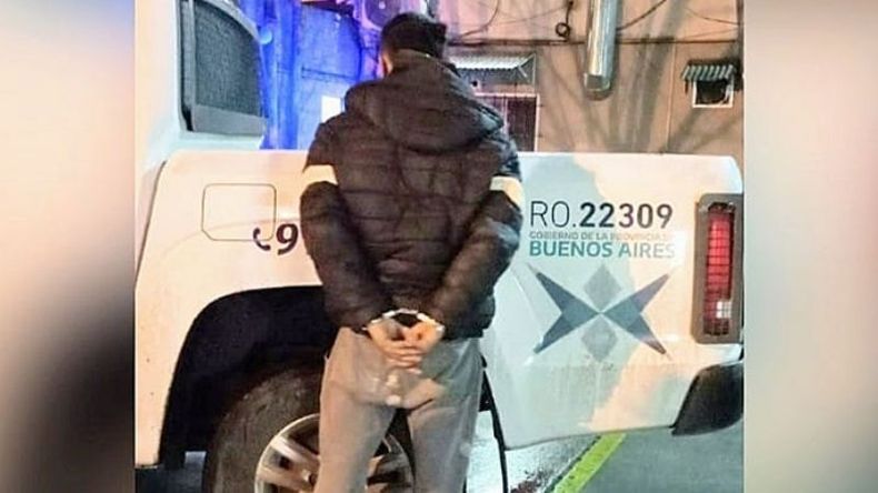 DETENIDO. El agresor logró ser reducido por la policía..