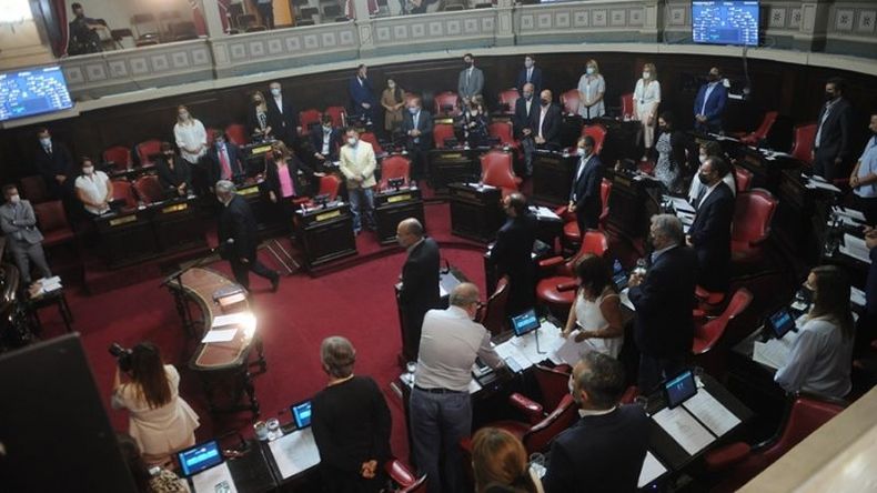 La Legislatura aprobó la reforma de la ley que habilita la reelección de los intendentes por un nuevo período. .