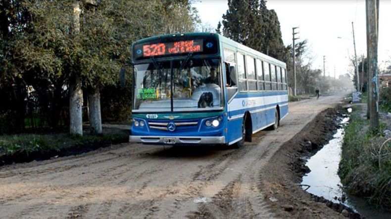 VOLVIÓ. La línea 520 retomó su recorrido para la alegría de los vecinos de El Manzanar..