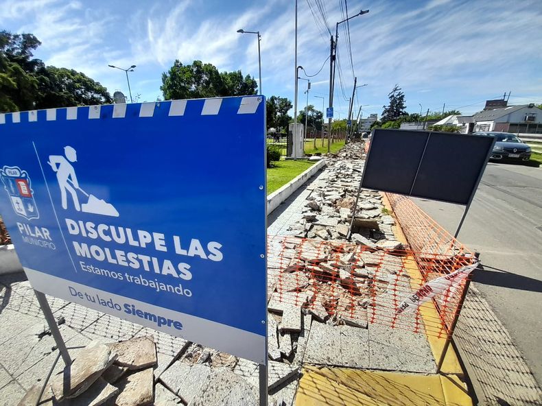 EN OBRA. La renovación de veredas comenzó en Vuelta de Obligado, frente al corredor aeróbico.