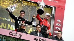 Matías Rossi y Agustín Canapino en una de las grandes definición del TC en San NIcolás.