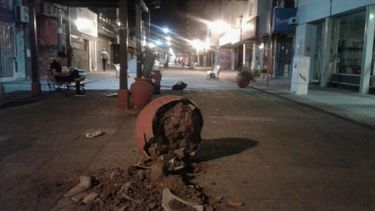 PAISAJE. La peatonal Rivadavia durante la noche..