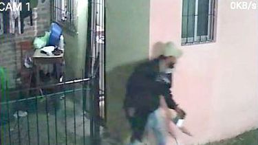 Dos veces entraron a robar el mismo día, en Derqui, en la casa de mi mamá. El mismo pibe robó de nuevo en la madrugada varias casas más y en esas casas, todo en un día. Por suerte lo agarraron. Andrea.&nbsp; &nbsp;