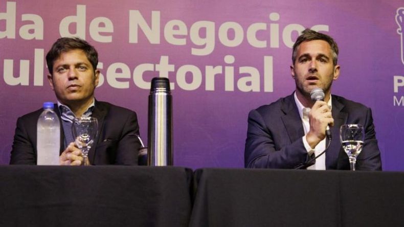 MIRADA PRODUCTIVA. Kicillof y Achával durante el encuentro en un salón de Panamericana..