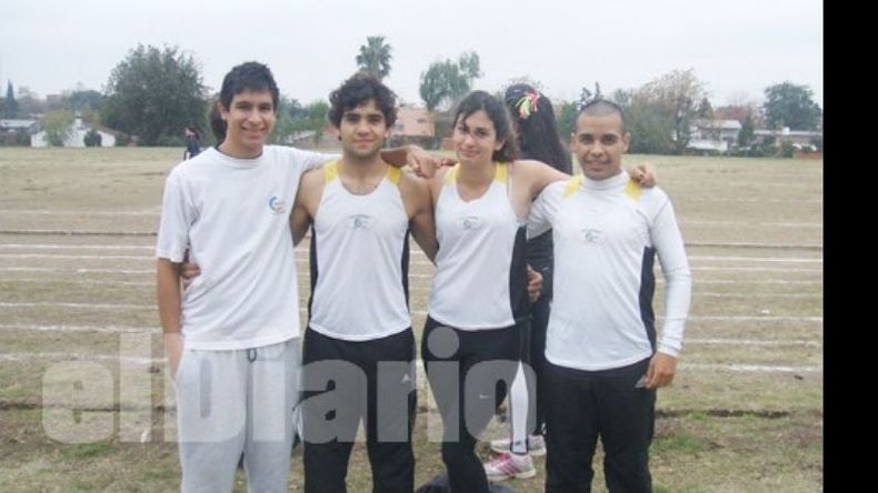 Los campeones municipales en Salto en Largo..