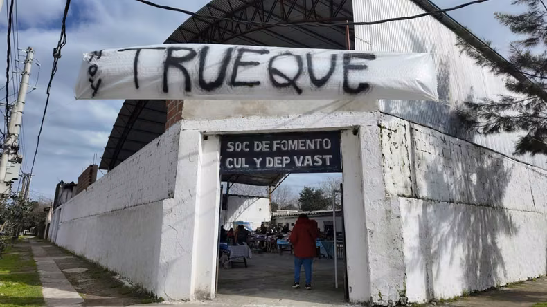 ENTRADA. El club del trueque volverá este sábado a su sede de Villa Astolfi.