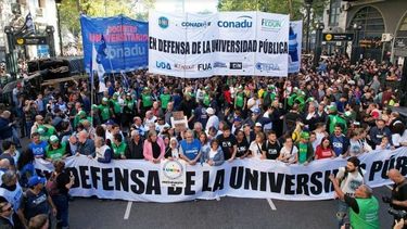 El Gobierno presentó una oferta para compensar pérdidas acumuladas por las universidades nacionales en parte de 2024, todo 2025 y los primeros meses de 2026. El Gobierno presentó una oferta para compensar pérdidas acumuladas por las universidades nacionales en parte de 2024, todo 2025 y los primeros meses de 2026.