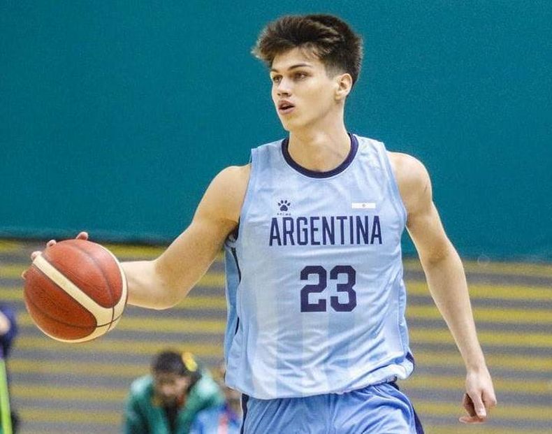 OFENSIVA. Giovannetti lleva la pelota. El alero sigue sumando puntos y experiencia en los Panamericanos.