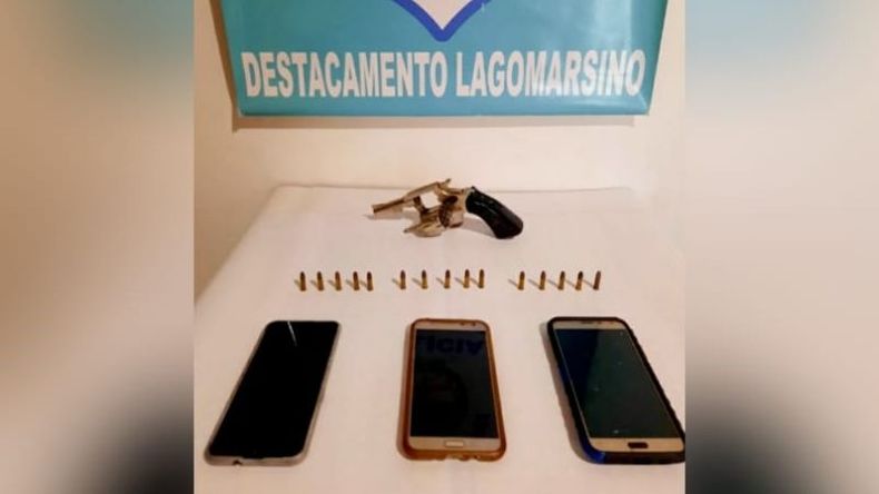 En el allanamiento realizado en la vivienda donde se produjo el secuestro, se encontró un revólver calibre 22 y municiones. .