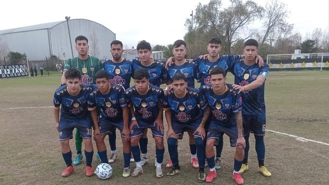 La formación de Metalúrgico que ganó el lunes pasado en Berisso.