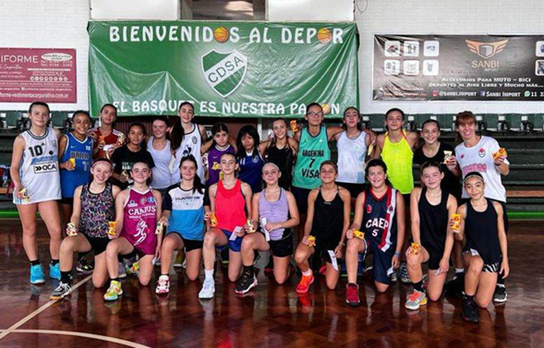 Asociación Femenina Metropolitana de Básquet con su preselección Sub 13.