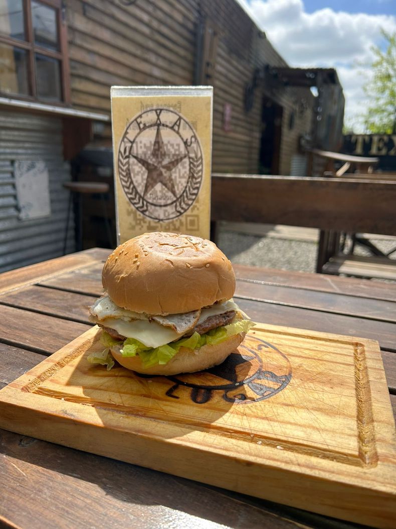 Parador Texas vende hamburguesas a $1.000 por hoy y mañana.&nbsp;