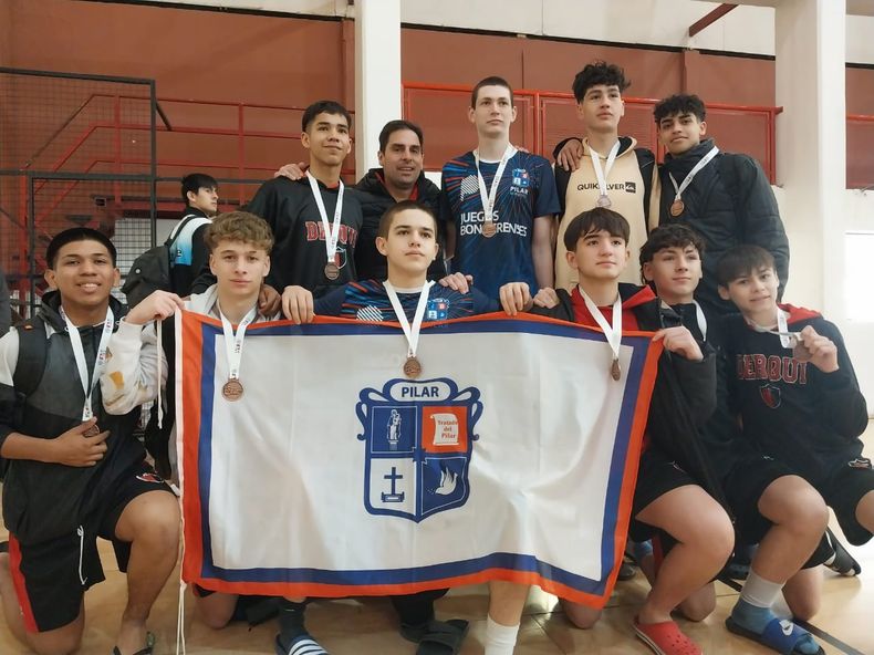 Presidente Derqui celebró la medalla de bronce en el básquet Sub 15.