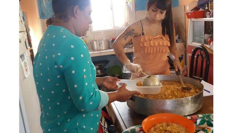 MERENDERO. Teresita debió duplicar la asistencia sanitaria..