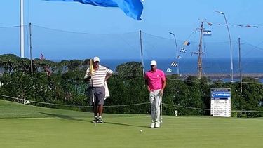 Exequiel López firmó una tarjeta de 69 golpes en el tercer día de competencia. Exequiel López firmó una tarjeta de 69 golpes en el tercer día de competencia.