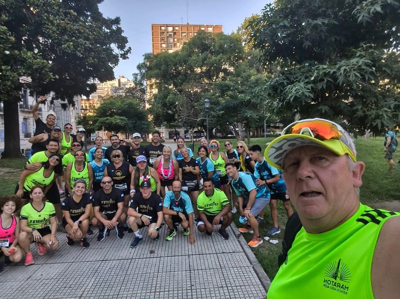 SELFIE. Los representantes del Caldara’s Team no faltaron a la última cita del año.