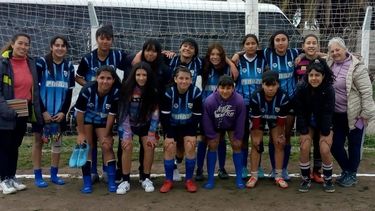 PLANTEL. Las chicas de la Escuela 25 de Pinazo competirán por una medalla en la categoría Sub 16.