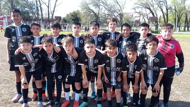 La categoría 2012 de Real Pilar festejó en el Oeste.