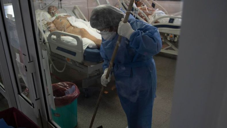 La ocupación de camas de terapia en el AMBA supera el 73%..
