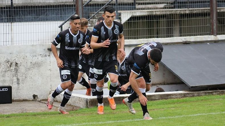 A LA CANCHA. Los jugadores de Real quieren terminar con la sequía de triunfos..