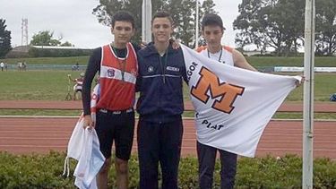 PODIO. Nicolás Gamboa fue 2ª en los 295 metros, con 43,70 segundos. .