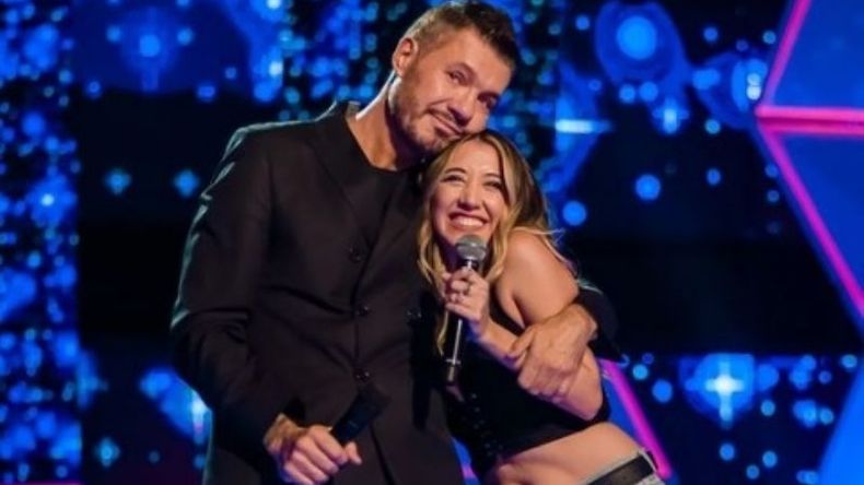 Sunny junto a Marcelo Tinelli, quien dijo que la sigue en las redes..