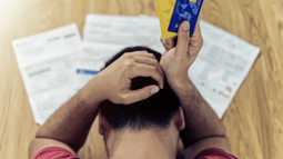 DEUDAS. Un problema que afecta a las familias y a los jóvenes. DEUDAS. Un problema que afecta a las familias y a los jóvenes.