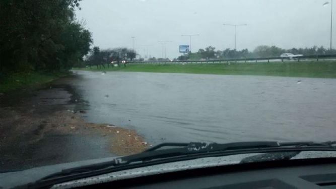 Cayeron 54 milímetros de agua en una hora