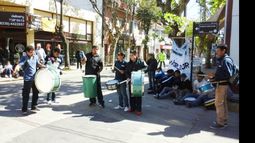 La protesta de una gráfica del Parque se mudó al centro de Pilar