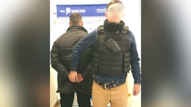 El detenido de 26 años amenazó a su ex con un arma y se llevó por la fuerza a su pequeña hija.&nbsp;