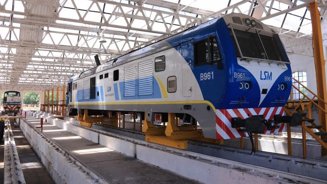 Se sigue demorando la llegada de nuevas locomotoras para el tren San Martín.