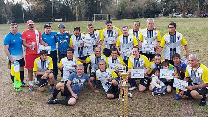 ALMA FUERTE. La Amistad se consagró como el mejor de los Súper Senior..
