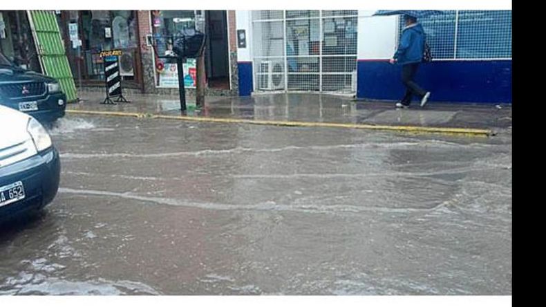 Otra imagen de las calles del centro de Pilar, ayer a la tarde. Foto @EugeeeMontes..