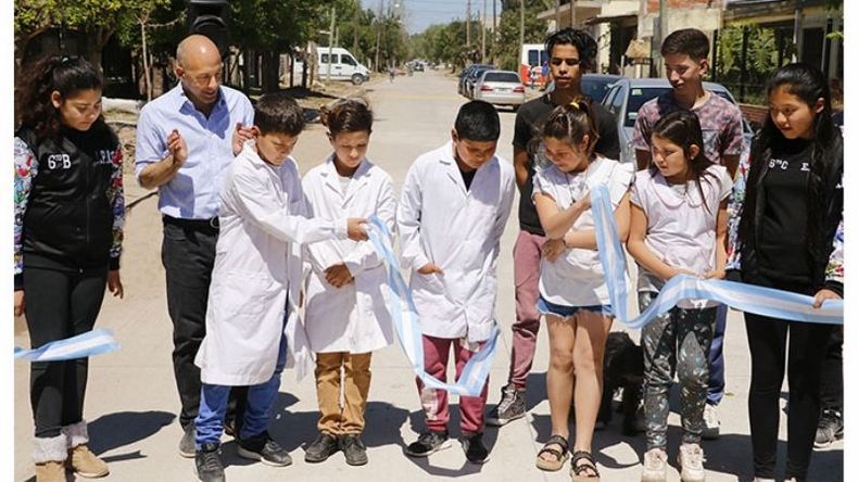 CINTA. Alumnos de la primaria 31 inauguraron la obra..