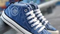 En la actualidad sólo permanecen unos 50 empleados en la fábrica John Foos. En la actualidad sólo permanecen unos 50 empleados en la fábrica John Foos.