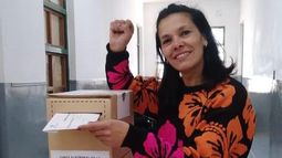 EN ALBERTI. Espasa emitió su voto en la Escuela Nº 46.
