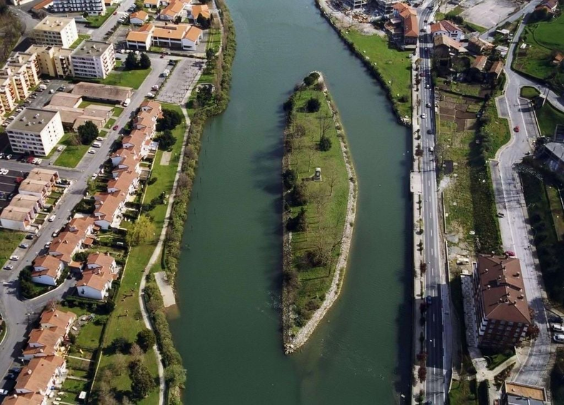 La Isla de los Faisanes, entre Francia y España, es un condominio. (Meteored)..png